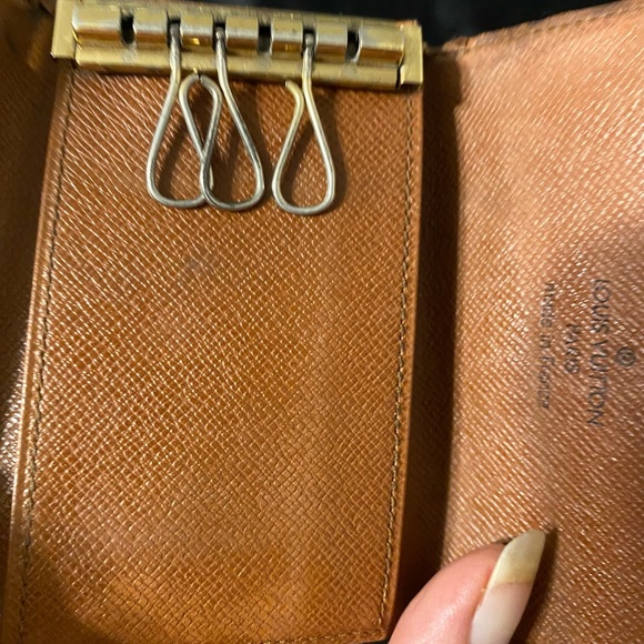 Louis Vuitton Monogram Key Holder - Picture 8 of 8